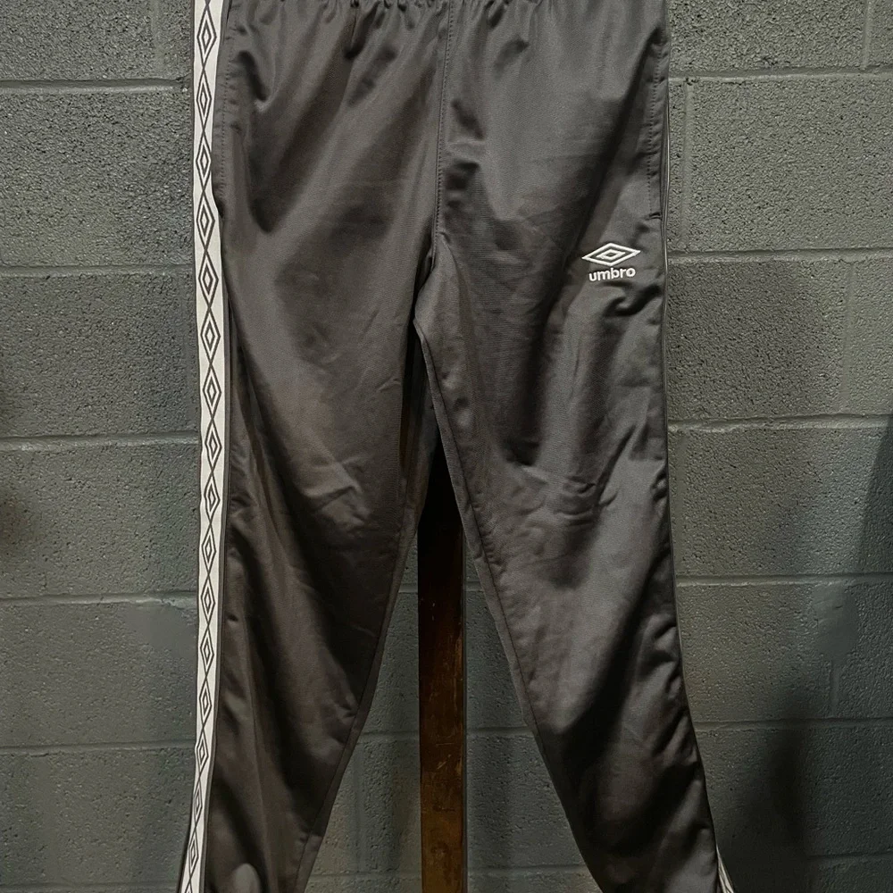 Umbro Charcoal Pants with Geometric White Stripe